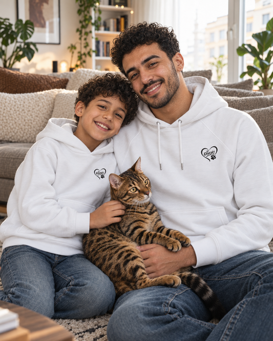 Abdel, Rayan et Kaizen — hoodies Vice City blancs assortis, vue de face enfant — campagne fictive LE FAVORI